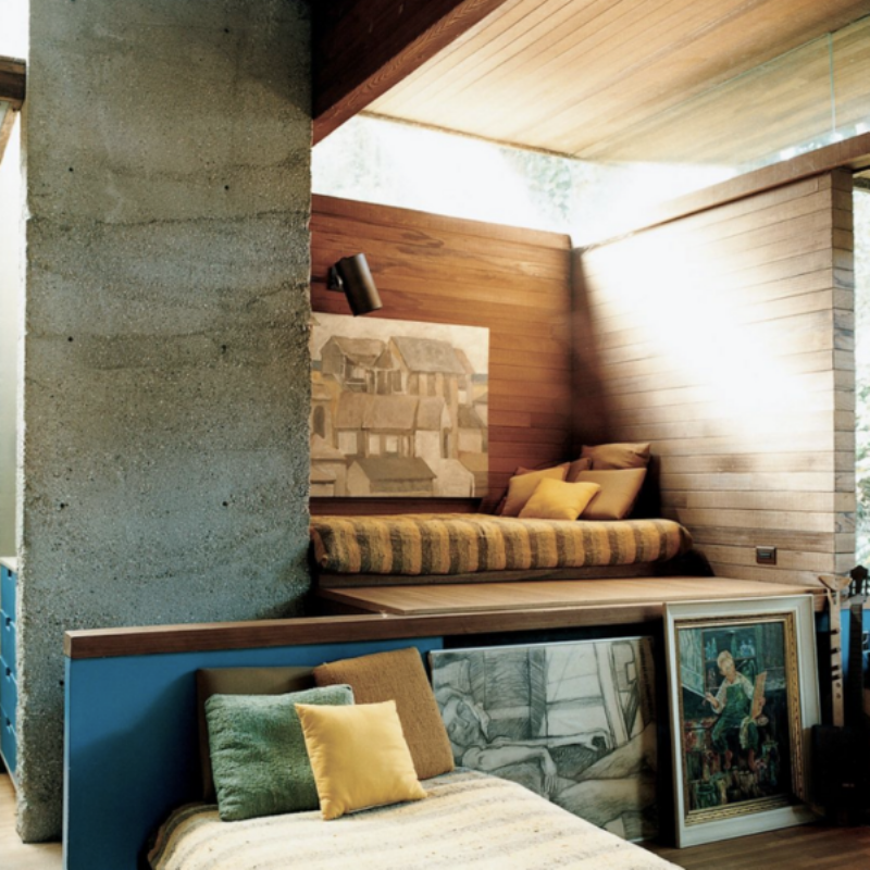 Intérieur-extérieur fluide d’une résidence d’architecture moderne californienne iconique